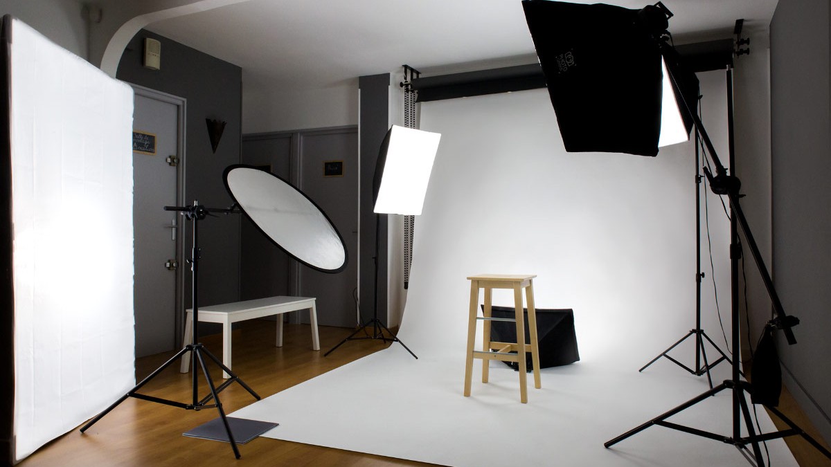 Configuration eclairage du studio de photo de Carcassonne pour une séance "book professionnel" avec fond blanc